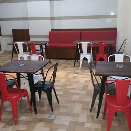 Legenda Beril Hostel Makassar Exterior foto