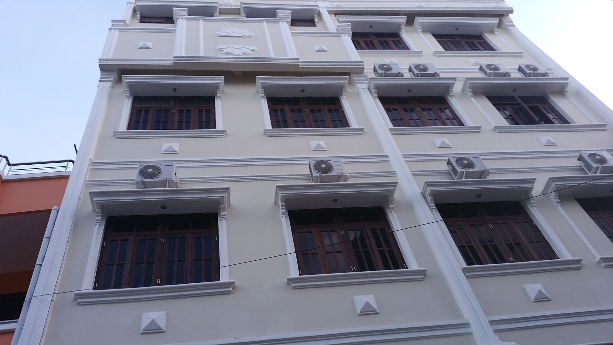 Legenda Beril Hostel Makassar Exterior foto