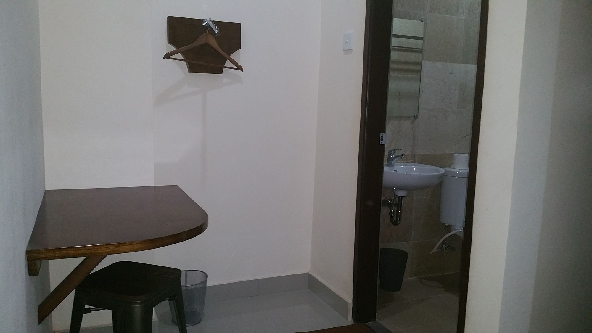 Legenda Beril Hostel Makassar Exterior foto